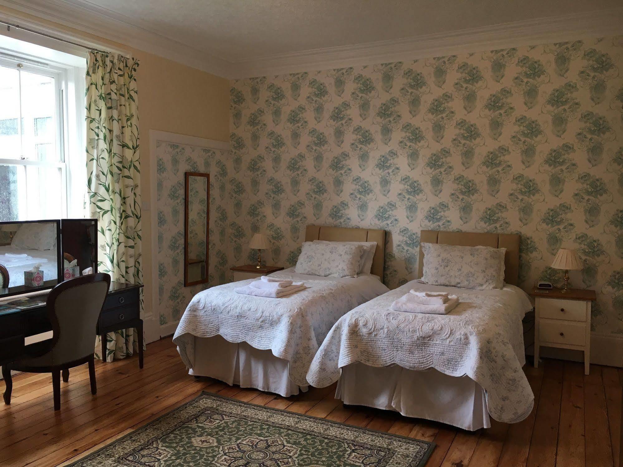 Cawdor House B&B Неърн Екстериор снимка